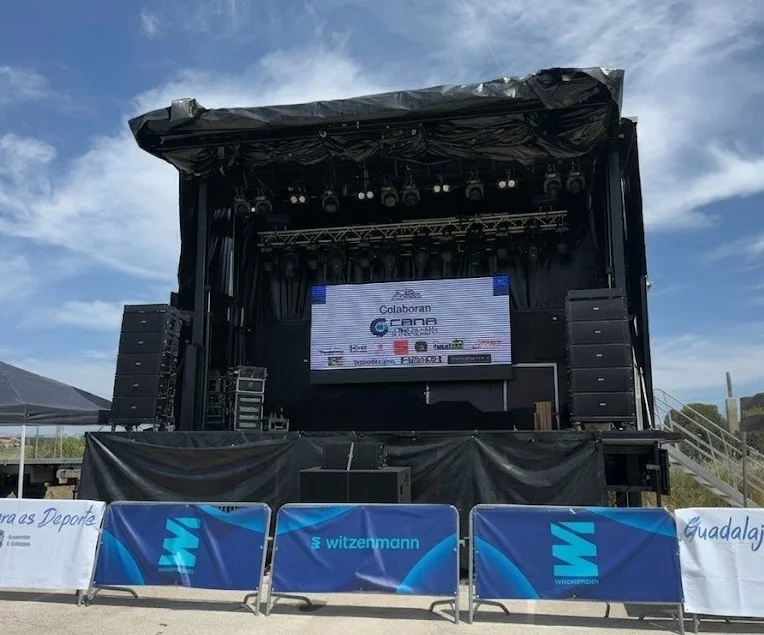 Camión escenario profesional para grandes eventos